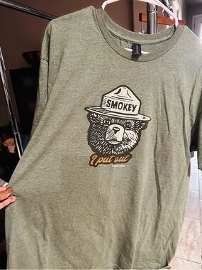Smokey I Put Out Shirt XL Green/Sage LIKE NEW UNISEX